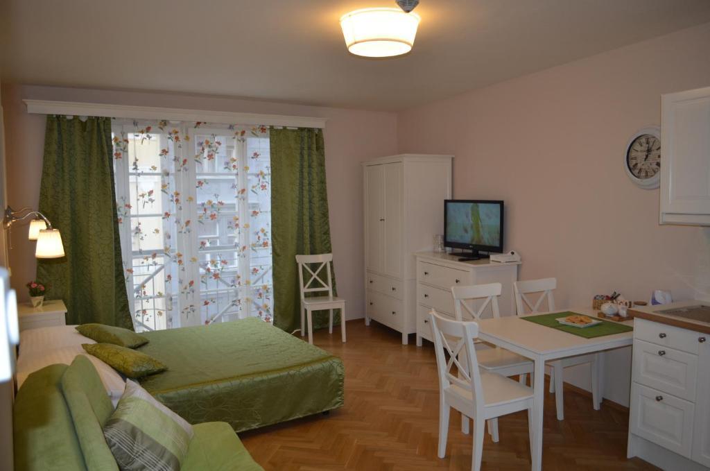 Apartments Orebitska Прага Экстерьер фото